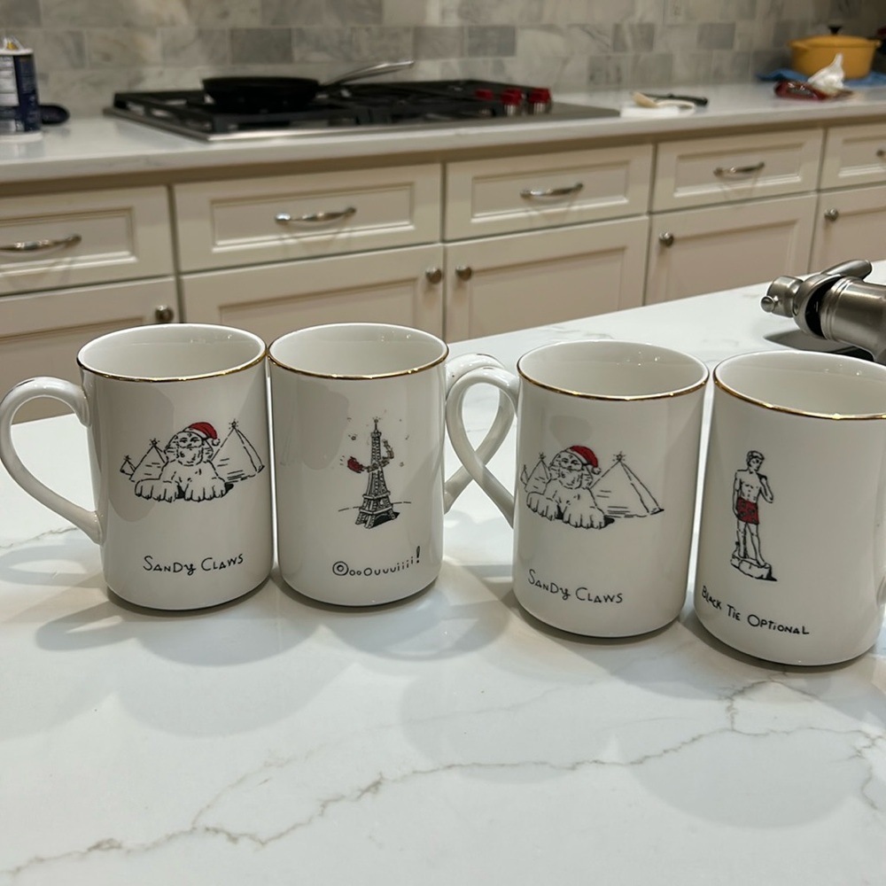 Set of 4 Merry Masterpieces mugs. See pictures.